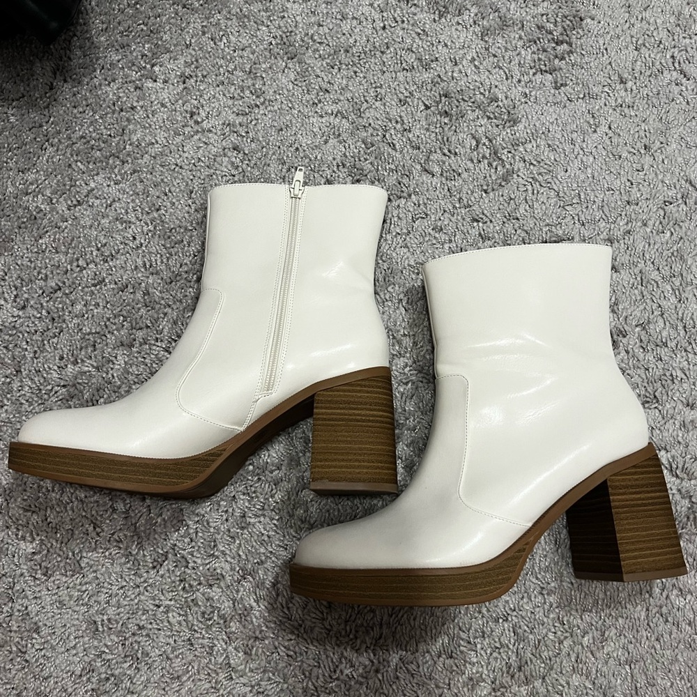 Universal Thread White Heeled Boots
